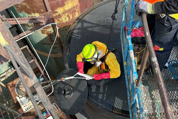 Ilustrační obrázek článku 'Decontamination of hydrochloric acid storage tank'